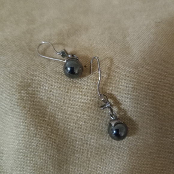 Stunning Hematite ball earrings, sterling silver with added marcasite stones - Picture 1 of 1